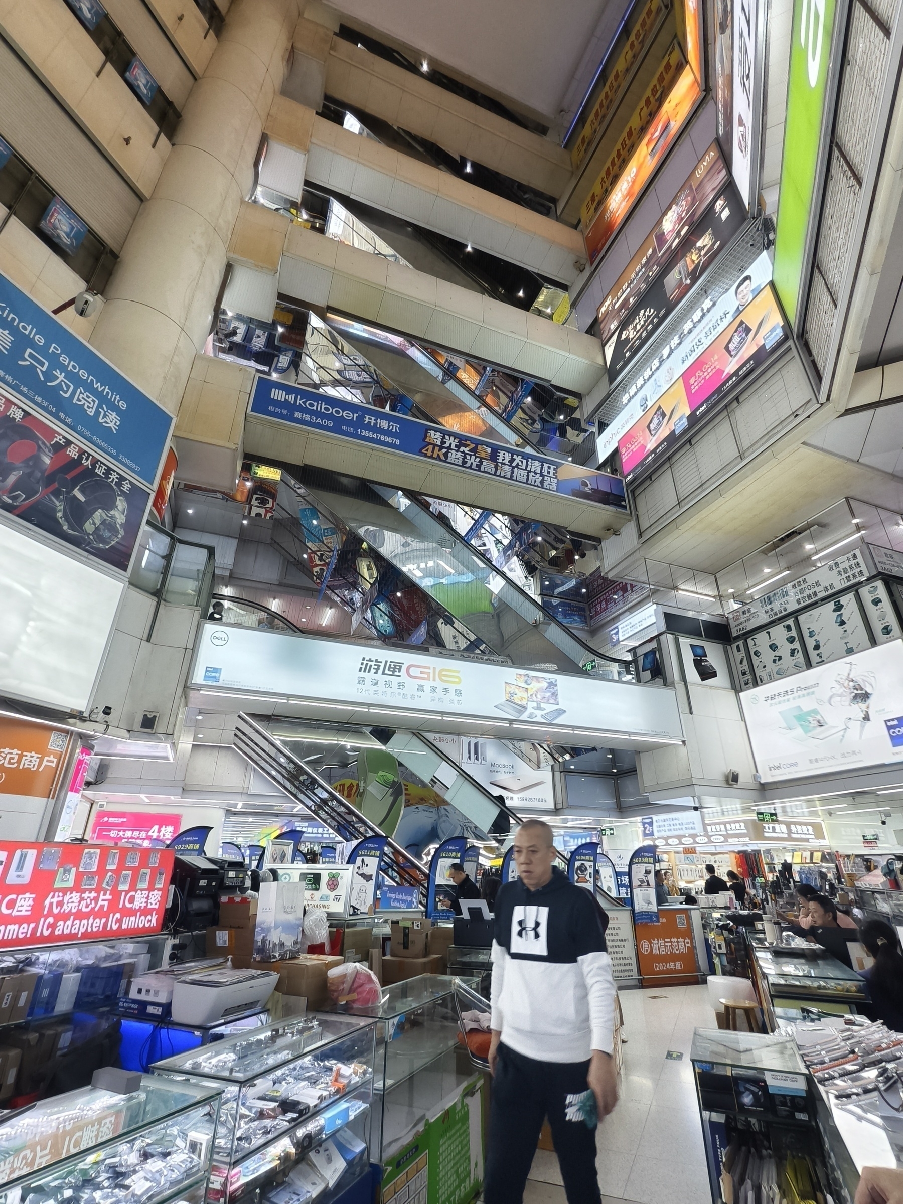 The famous SEC tower in Shenzhen from the inside. Like in Taipei yet so different. Accessories, newest solar stuff, ICs, laptops; and next door you get your stolen phone back. It used to be more specialized and down to the wiring in these markets, so that you could virtually rebuilt an iphone from scratch. Now that's moved to Taobao and the Ali platforms. Having your local shop got to expensive